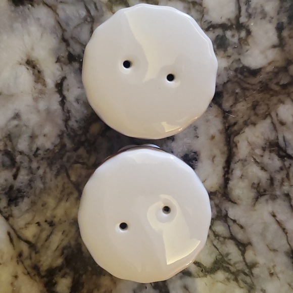 The Pioneer Woman Shakers Set of 2 - Picture 3 of 3